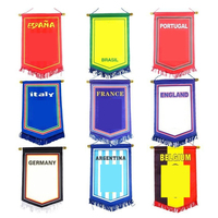 Vente en gros de bannières de clubs de football, impression numérique personnalisée en polyester satiné, bannière de drapeau d'échange triangulaire pour sports de football