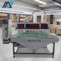 Centre de gravure CNC ATC 1325 pour le travail du bois avec système de chargement et de déchargement automatique pour la fabrication de meubles et d'armoires