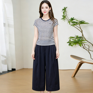 <span class=keywords><strong>Ensemble</strong></span> 2 pièces pour femmes <span class=keywords><strong>en</strong></span> gros : T-shirt rayé d'été + <span class=keywords><strong>Pantalon</strong></span> court à jambes larges – Tenue décontractée OEM - Product Image 4