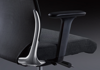 Chaise de bureau ergonomique en maille et cuir avec support lombaire, appui-tête et base pivotante pour espace de travail commercial et salle de conférence