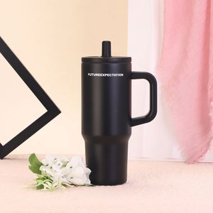 Gobelet isotherme à double paroi 710 ml en acier inoxydable avec poignée, couvercle et paille - Product Image 2