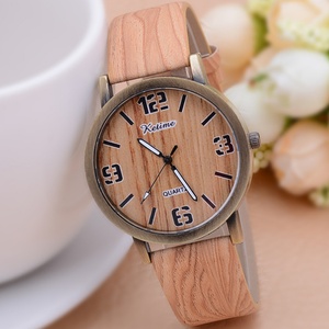 Montre à bracelet en cuir sertie de diamants en or rose pour les élèves du collège, montre à quartz en alliage pour femmes, vente en gros - Product Image 1