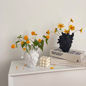 Heart-Shaped <b>Ceramic</b> <b>Vase</b> Matte Finish White Black Minimalist European Style Tabletop Decor Valentine's Day Gift - Product Image 4