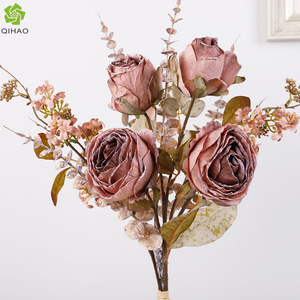 Ramo de eucalipto y rosas inglesas Qihao de 59 cm, flores artificiales para decoración de bodas y hogar, alta simulación, seda plástica. - Product Image 1