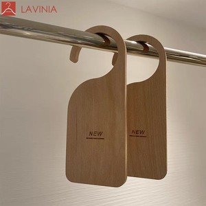 מתלה בגדים מעץ לילדים תינוקות ופעוטות של Lavinia, מארגן ארון עם חוצצים לפי מידות, דגם מתלה למעילים ובגדים, יצרן מתלים. - Product Image 6