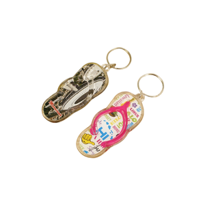 Porte-clés de dessin animé en acrylique personnalisé, <span class=keywords><strong>Mini</strong></span> tongs créatives de forme irrégulière Porte-clés en plastique - Product Image 1