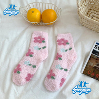 Benutzerdefiniertes Logo Modische Winter-Nerzvelours-Plüsch-Knöchelsocken, Dünn, Weiß, Warm, Schlaf- und Freizeitsocken aus Polyester