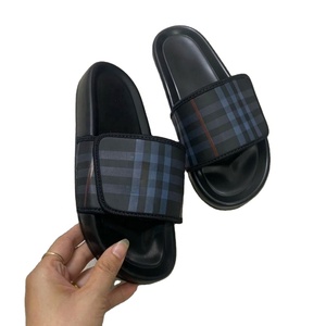 Claquettes respirantes à motif écossais avec semelle EVA antidérapante pour homme – Idéales pour l'été et l'intérieur - Product Image 1