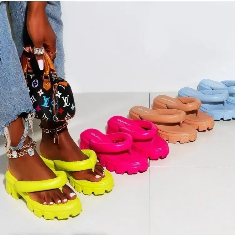 Neueste Design Günstige rutsch feste Mode Outdoor Flip Flops Höhe Erhöhte elastische Damen Sandalen Damen indische Party Sandalen