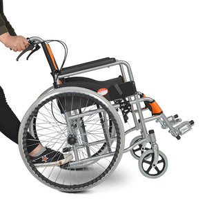 Fauteuil roulant manuel avec siège rembourré, structure en acier, pneus pleins, tissu en maille, confortable pour la mobilité des personnes âgées - Product Image 3
