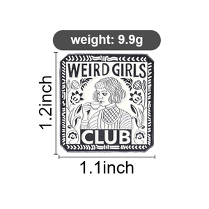 Broches en émail 'Weird Girls Club' rétro, motif fille noire et blanche buvant du thé avec bordure florale, badges de revers, vente en gros - Product Image 6