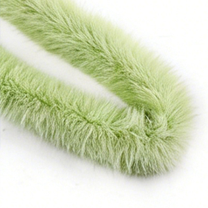 Matériau de bordure en fausse fourrure de renard à la mode, fabriqué à partir de fibres synthétiques, idéal pour les vêtements d'extérieur et les accessoires pour femmes - Product Image 4