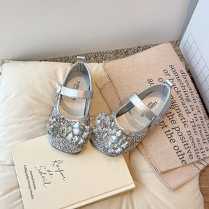Chaussures de princesse en PU à semelle souple et strass pour bébés et enfants, idéales pour les fêtes d'anniversaire - Vente en gros - Product Image 2