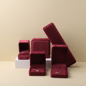 Elegante Scatola per Gioielli Tengji in Velluto Rosso Vino, Stile Europeo, Rettangolare/Quadrata, con Chiusura Magnetica e Incisione - Product Image 4