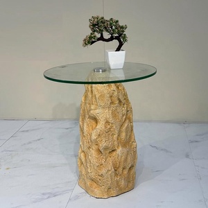 Tavolino da Caffè con Base in FRP Ispirata alla Pietra, Design Organico Minimalista con Finitura Beige e Piano in Vetro Temperato <span class=keywords><strong>per</strong></span> <span class=keywords><strong>Soggiorno</strong></span> in Stile Wabi Sabi - Product Image 1