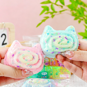Jouet à presser en forme de gâteau à la crème au chocolat, jouet alimentaire réaliste, jouet moelleux viral, super doux, à remontée lente, anti-stress, sensoriel, porte-clés - Product Image 1