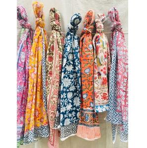 Sarong léger en coton imprimé à la main, respirant et doux, parfait pour les vacances tropicales, style bohème et usage quotidien - Product Image 1