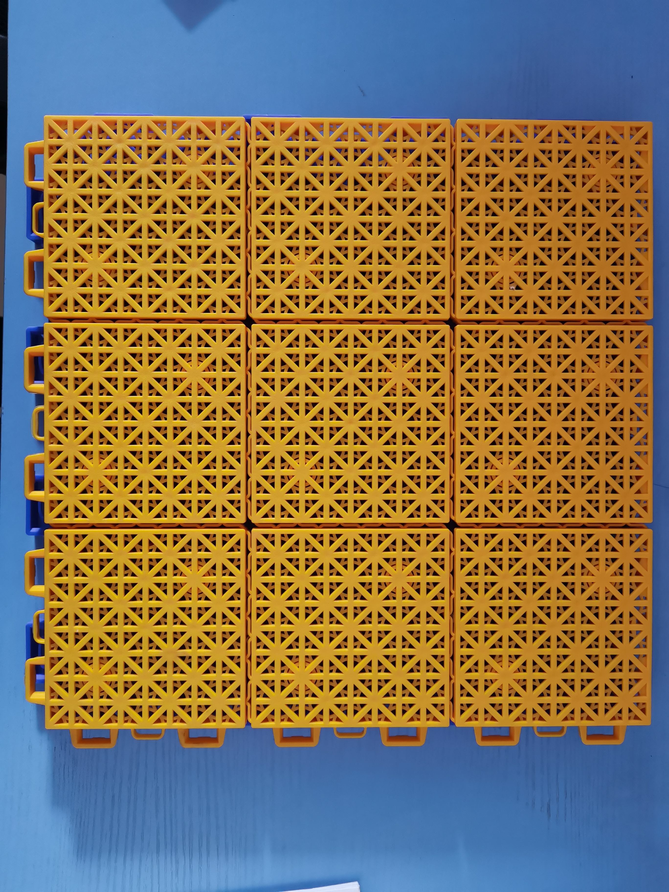 สีเหลือง