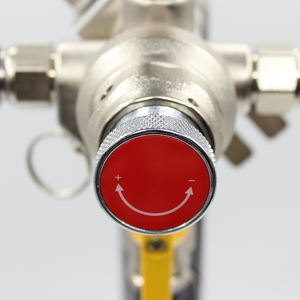 बार थोक बीयर उच्च सटीकता n2/एयर संगत के लिए 0-60psi आउटलेट दबाव के साथ पीतल माध्यमिक सह 2 नियामक दबाव गेज - Product Image 3