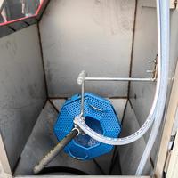 Sablage à humide haute performance, sans poussière, fonctionnement automatique, haute productivité pour le traitement des pièces moulées et estampées en métal