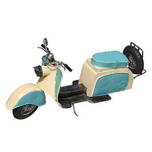 Modèle de scooter vintage en fer, 43 cm de long, décoration d'intérieur, style shabby chic, présentation sur table - Product Image 4