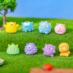 Tendenza 2026: Piccolo Mostro Goth Pastello, Ciondoli in Resina Luminosi a Forma di Caramella, Decorazione per Sala Giochi che si Illumina al Buio - Product Image 5