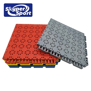 Baldosas de Suelo Entrelazadas de Caucho TPE/TPV para Canchas Deportivas o de Baloncesto, con Logotipo Personalizado, Líneas Blancas y Acabado Cepillado - Product Image 1