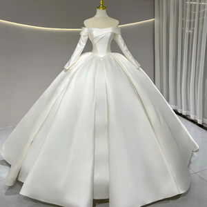 Vestido de Novia JFH29, Estilo Modesto, Satinado, con Hombros Descubiertos, Cola de Capilla, con Encaje y Flores - Product Image 1