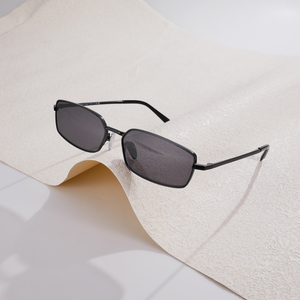 Gafas de Sol Rectangulares Pequeñas de Metal de Lujo, Diseño Vintage, Estilo Minimalista - Product Image 3