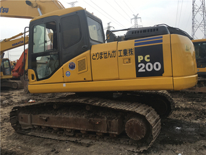 Excavatrice Komatsu PC200 d'occasion, poids en ordre de marche de 29 tonnes, capacité de la benne de 1,7 m³, moteur Cummins pour la construction routière et l'aménagement paysager - Product Image 6