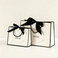 Sac en papier écologique personnalisé avec estampage à chaud or/argent, poignée à cordon, taille personnalisable pour cadeaux de luxe, chaussures