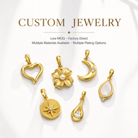 Ensemble de pendentifs en acier inoxydable Mosen en gros, breloque céleste dorée de luxe personnalisée OEM pour marque de vêtements tendance.