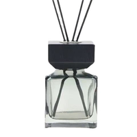 Flacon diffuseur en verre avec finition mate et bouchon à vis d'une capacité de 100ml pour parfum d'aromathérapie