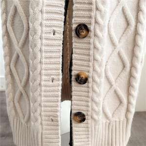 2023 automne nouveauté à manches longues poitrine ouverte gros bouton Super Long câble tricot femmes pull manteau - Product Image 6