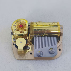 Caja Musical de Metal Personalizada con Mecanismo Giratorio de 30/50 Notas y Duración de Sonido de 120 Segundos - Product Image 1