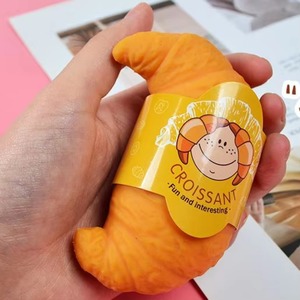 ของเล่นบีบครัวซองต์คลายเครียด ขายส่ง ของเล่นบีบระบายอารมณ์สำหรับเด็ก ของขวัญและรางวัลในห้องเรียน ครัวซองต์นุ่มนิ่ม - Product Image 1