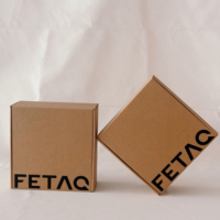 Boîtes d'expédition en papier kraft brun personnalisées, matériau écologique pour l'emballage des vêtements, peuvent être imprimées avec des logos noirs
