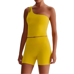 Ensemble de sport 2 pièces personnalisé pour femme : soutien-gorge asymétrique et short de yoga pour entraînement, gym et fitness - Product Image 1