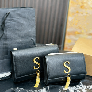 Sac à bandoulière de luxe pour femme Kate avec chaîne à pampilles, sac accordéon à pampilles et sac messager croissant à porter sous le bras - Product Image 1