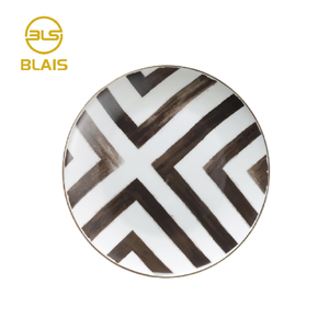 Ensemble d'assiettes rondes <span class=keywords><strong>de</strong></span> 30 cm en porcelaine <span class=keywords><strong>de</strong></span> luxe Shinny noir et blanc Crossroad Pizza écologique avec bordure dorée - Product Image 5