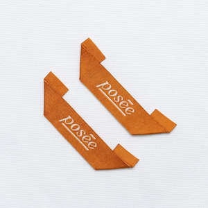 ป้ายคอเสื้อผ้าแบบพับได้ลายดามัสก์ ยี่ห้อ <span class=keywords><strong>Natty</strong></span> Miter พร้อมห่วงแบบเฉียง ป้ายติดปกเสื้อผ้าแบบสั่งทำ แถบผ้าสำหรับแขวนเสื้อสูท - Product Image 2