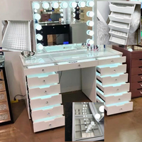 Meja Rias Modern dengan Cermin LED yang Dapat Diredupkan, Speaker Bluetooth, Lampu Terang, dan Baki Penyimpanan Makeup dari MDF