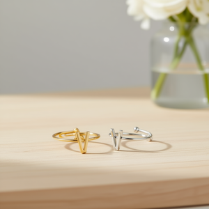 Anello a V in Acciaio Inossidabile, Gioiello alla Moda con Lettera V, 6mm, Confezione da 6 - Product Image 3