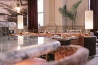 Muebles de restaurante deportivos LED y muebles de cafetería al aire libre con mesas y sillas de bar con estilo