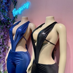 Conjunto de 2 piezas de moda para mujer 2026: Body sexy sin espalda sin mangas de seda con cuello halter y pantalones capri a juego para discoteca - Product Image 4