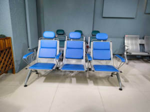 Silla de Infusión Acolchada Moderna de <span class=keywords><strong>5</strong></span> Plazas con Reposabrazos de Acero Inoxidable para Recepción de Hospital, Salas de Espera y Laboratorios de Flebotomía - Product Image 6