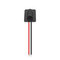 La lampe de caméra de surveillance de navigation de voiture 4p mâle est connectée à la queue de la ligne de signal vidéo et l'étain est appliqué