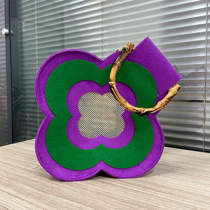 Flower Felt Bag 30x30x10cm Wooden Handle Eco-Friendly Gift Bag - Product Image 3