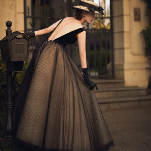 Retro Wedding Dress Black V-Neck A-Line Natural Waist Vintage Style For Studio Travel Photography - Product Image 3