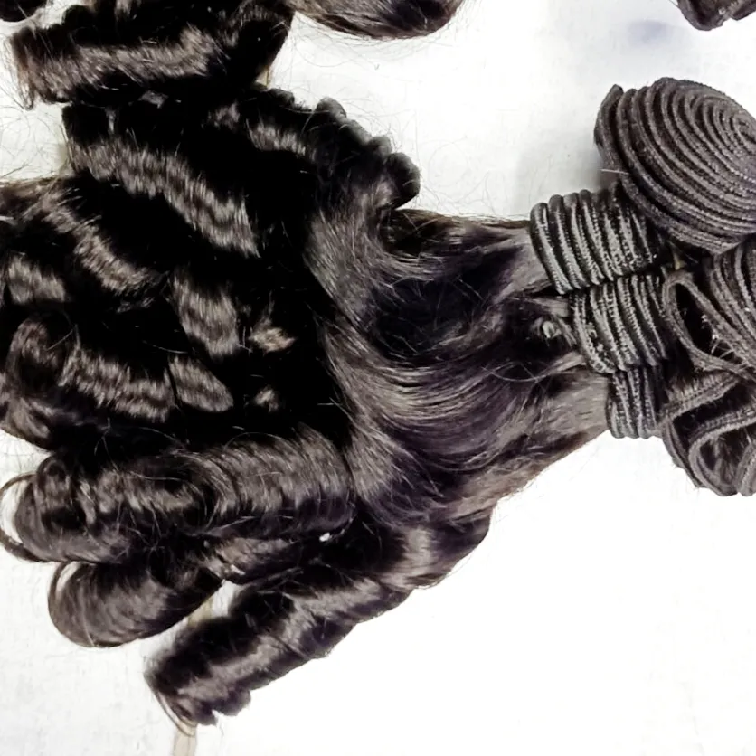 I fasci di capelli umani primaverili della fabbrica sono popolari e il natale è venduto a caldo